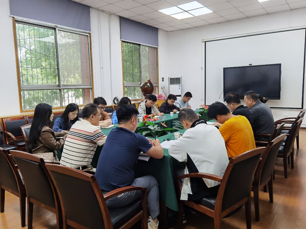 草榴社区
召开深入贯彻中央八项规定精神学习教育总结会